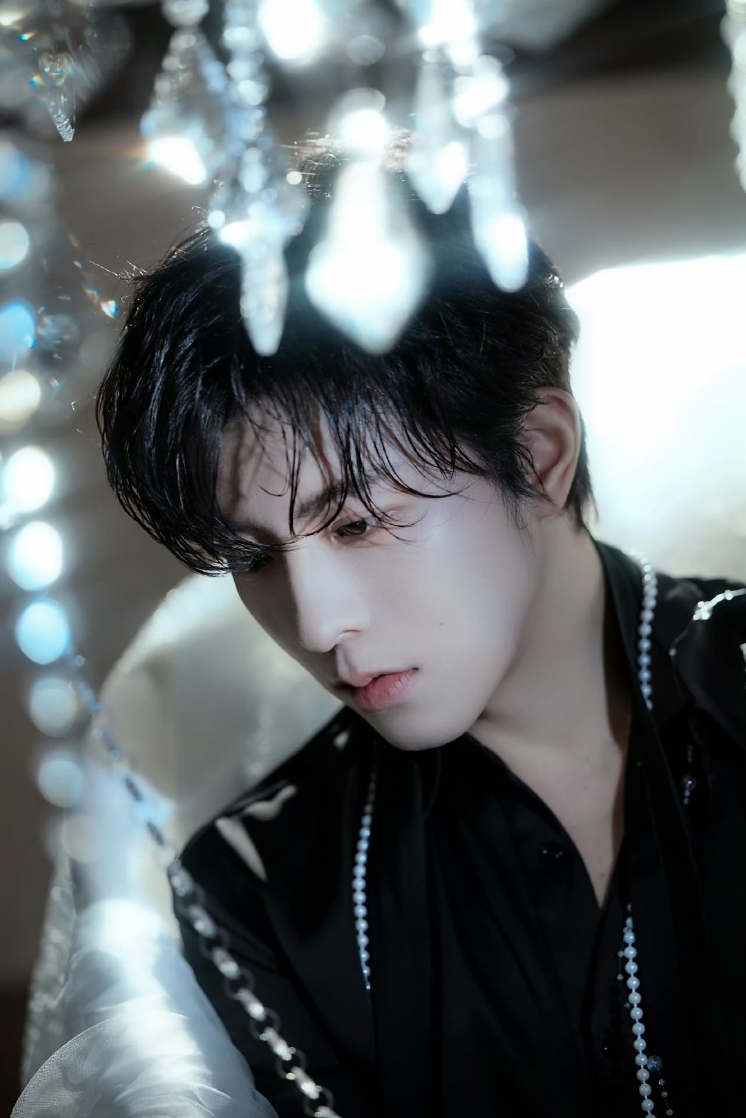 邱鼎杰湿发邱鼎杰湿发黑衬衫 哇塞 邱鼎杰湿发黑衬衫 