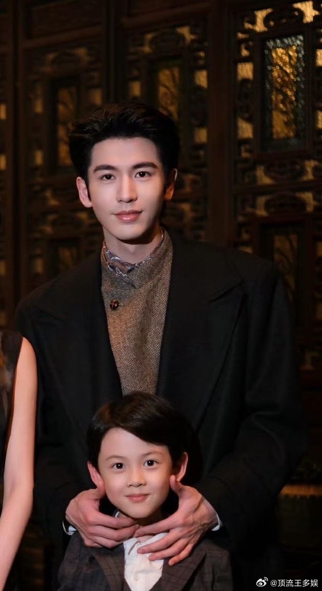张凌赫剧里的儿子跟本人好像张凌赫剧里的孩子照着本人找的 张凌赫剧里的儿子跟本人好