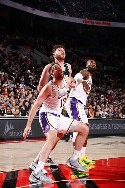 没了东契奇没了里夫斯，湖人相当于是联盟最弱的几支球队了。到赛季中期，能搞出一堆发