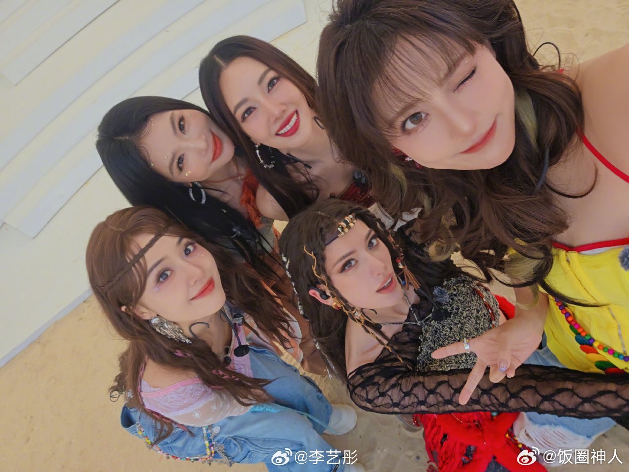李艺彤投票乘风2025 李艺彤浪姐舞台直接美出天际！唱跳功底深厚，每个瞬间都值得