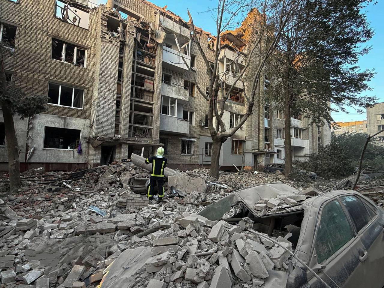 俄军大规模空袭乌克兰多地，至少13人死亡。
当地时间7月30日凌晨，俄军使用弹道
