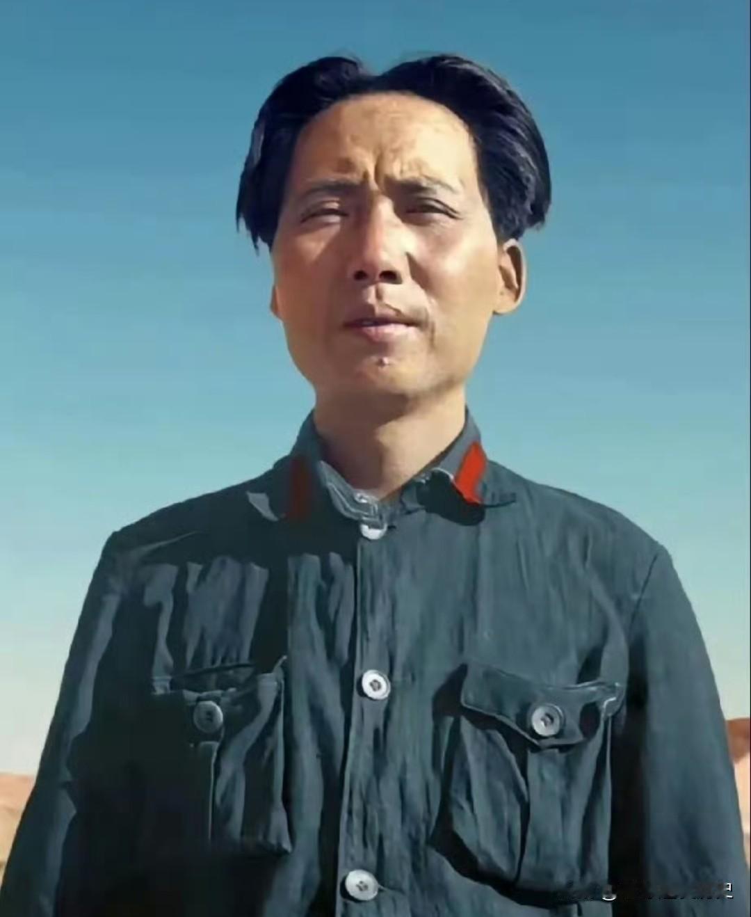 1936年，吴起镇，初抵陕北的毛主席，刚刚结束万里长征的艰辛跋涉。
一路风餐露宿