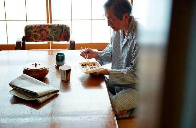 日本第一批坚持不婚的人开始后悔，表示：不愿一个人死去
知道你很急，但是你别急！
