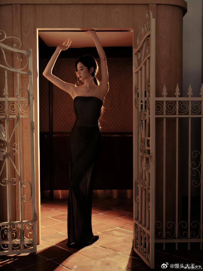 张艺凡今天又搁哪闯祸呢张艺凡路演整活谁还没看张艺凡最新路演爆笑名场面！观众拷问孙