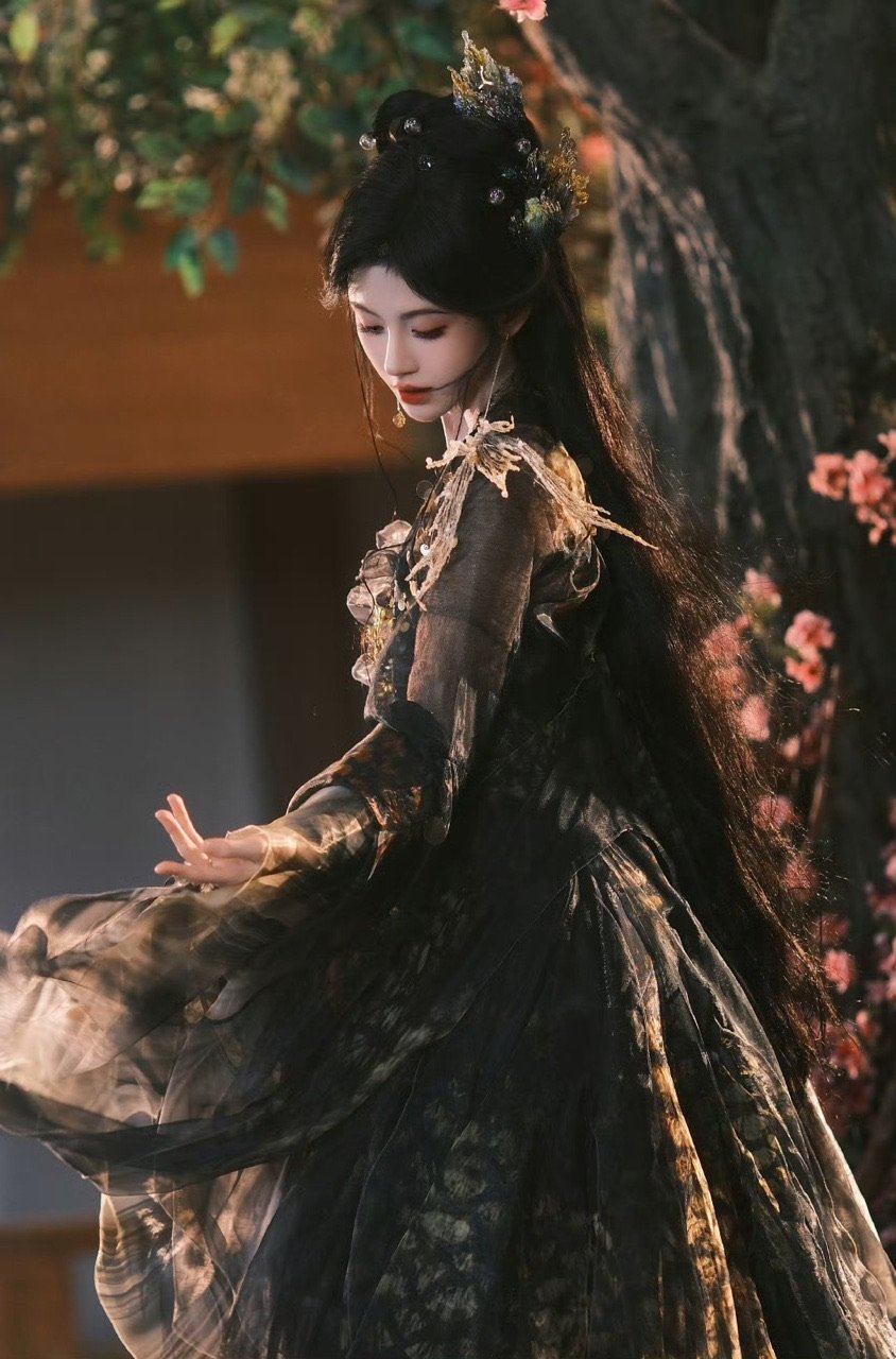 鞠婧祎一场梦醒难绘虚妄鞠婧祎古装黑纱裙哇趣！鞠婧祎今晚造型图来啦～ ​​​