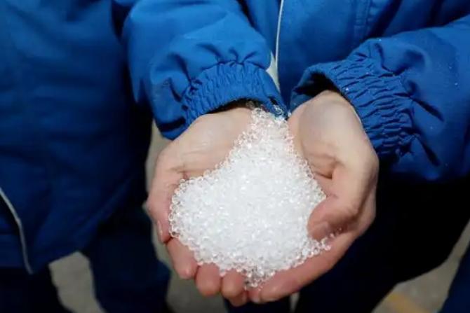 中国POE打破西方垄断！
【人民日报】记者从中国石油获悉：被誉为“工业黄金”的P