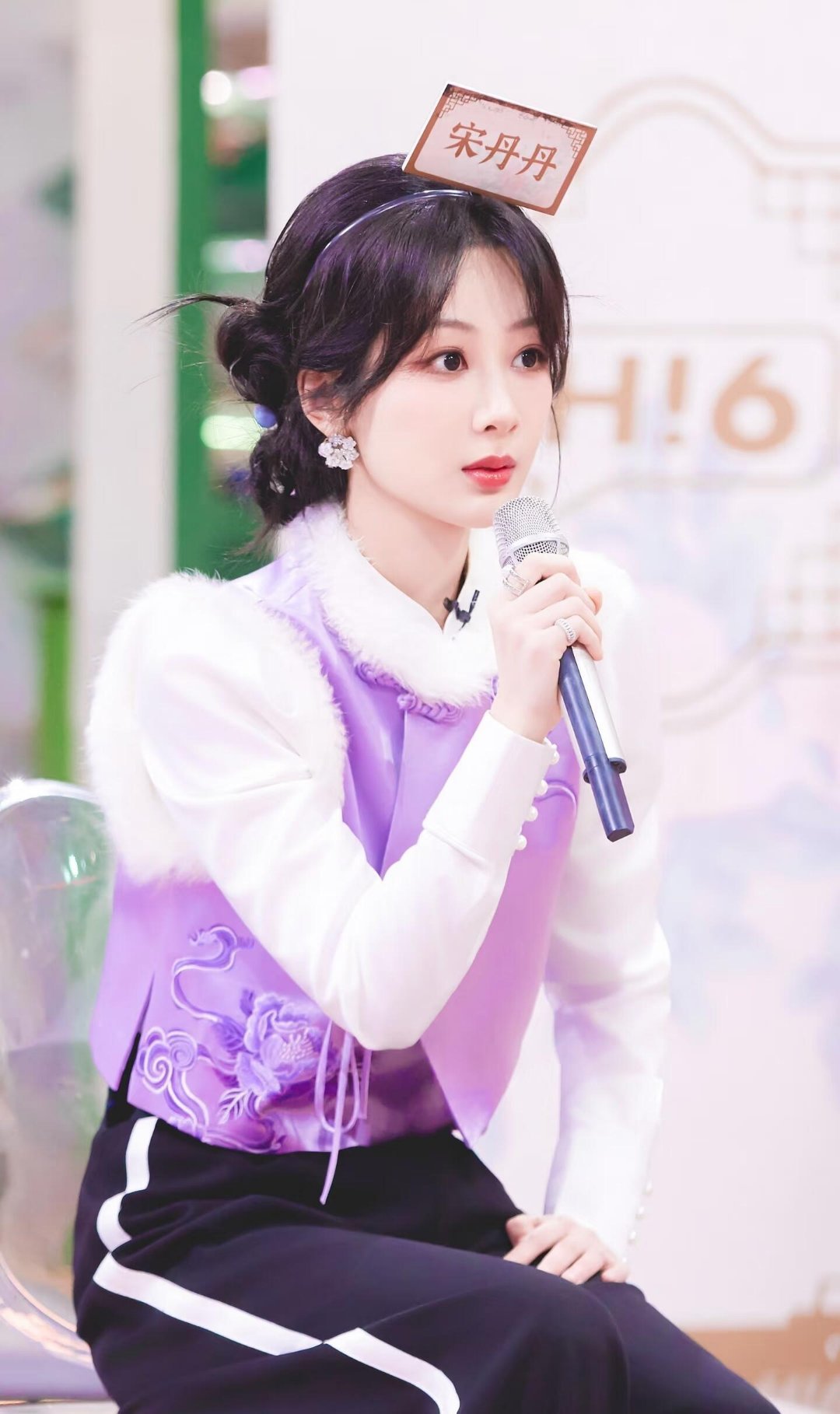 杨紫的活力不亚于那块黄色海绵杨紫抽象艺术家真神来的内娱抽象艺术家实锤！杨紫vlo