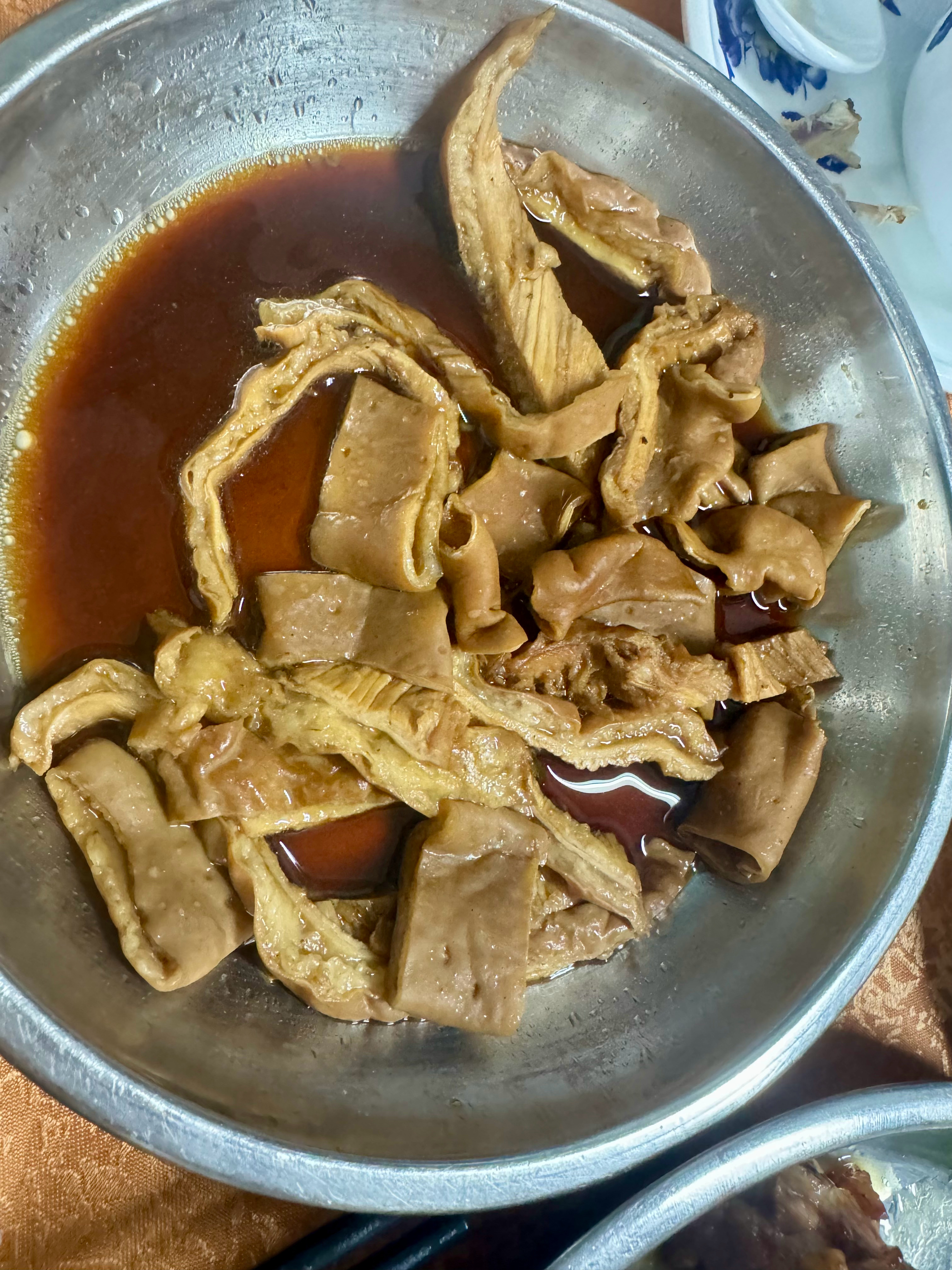 来村里吃这个干逼鸡，最好吃的竟然是图二最简陋的大肠 广州·林记私房菜(总店)