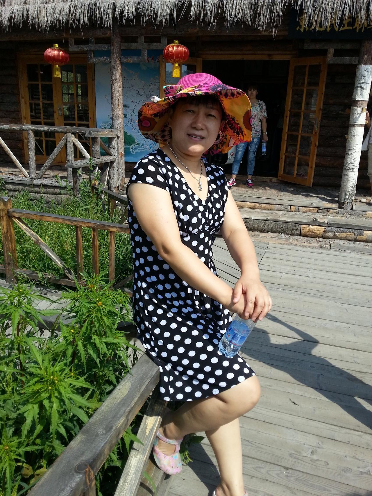 妻子的一帘幽梦
清晨，一阵急促敲击键盘的响声把妻子从梦中惊醒。她斜睨了我一眼，目