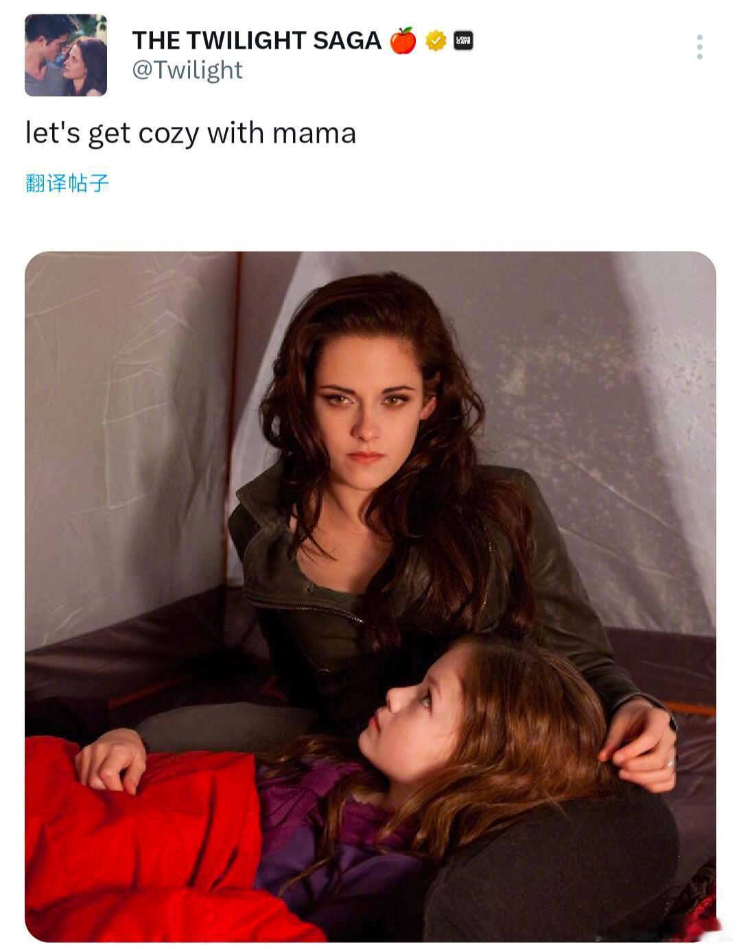 暮光之城官X发布贝拉与蕾妮斯梅的新图📸“让我们与妈妈共度温馨时光”是贝拉和蕾妮