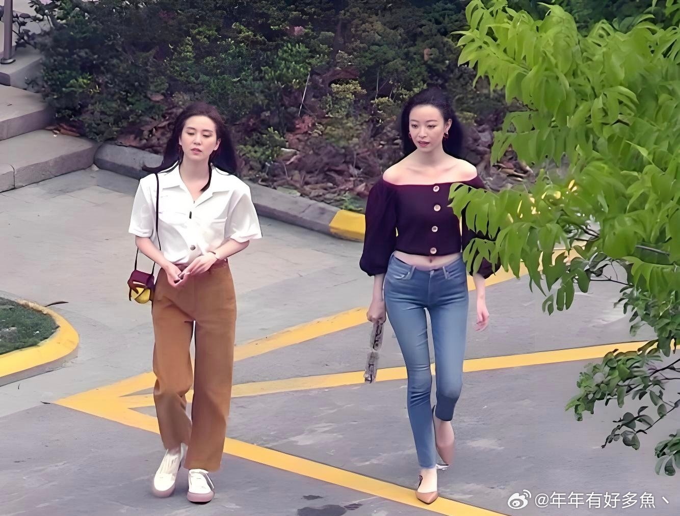 离开了造型和滤镜，明星也显得有些普通啊，但气质还是出众 
