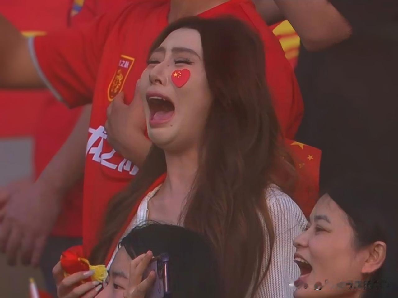 一场U23比赛的胜利，给混沌的中国足球注入一针强心剂，仿佛提前一个月过年般！
兴