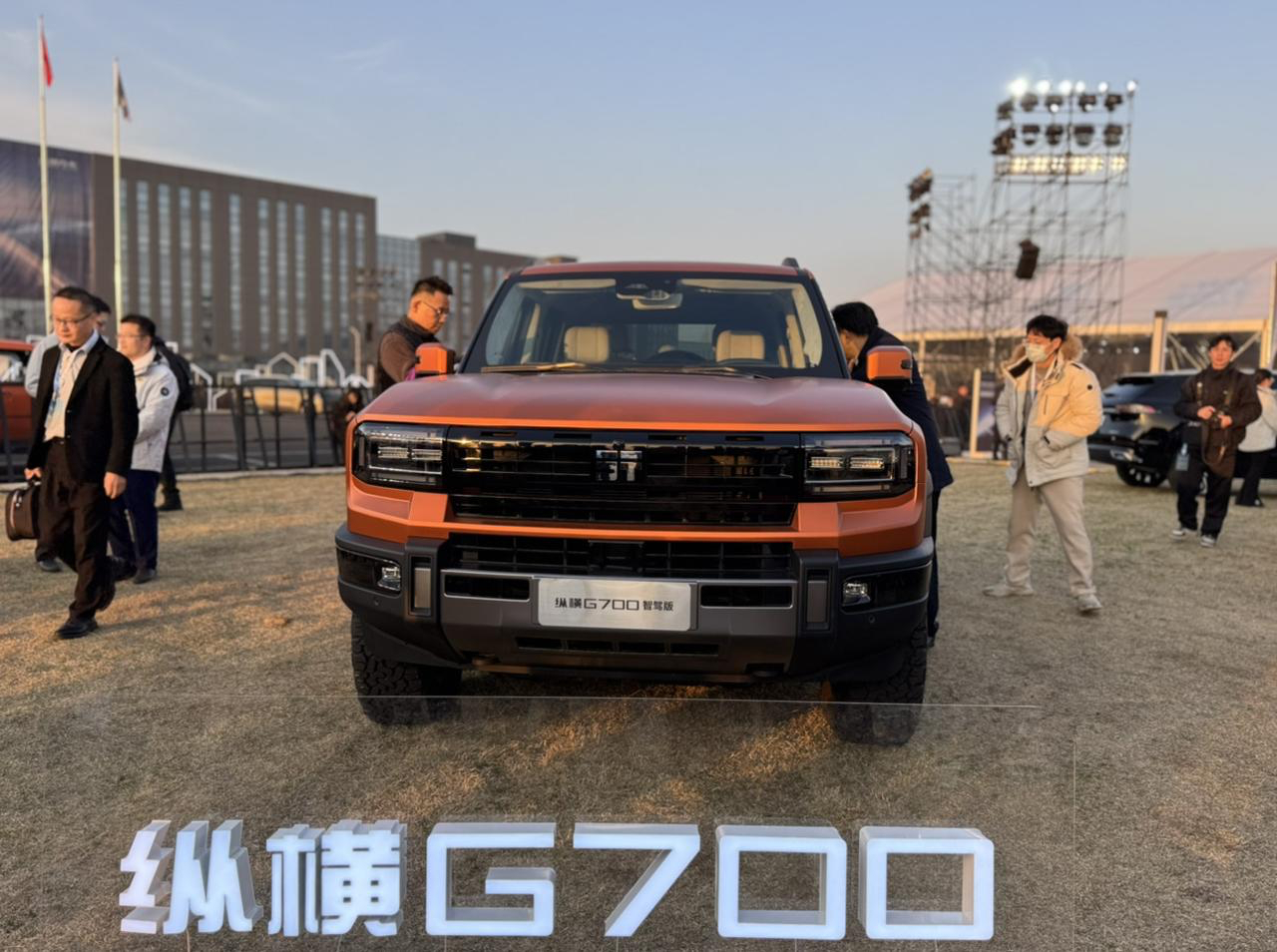 国产车已经进化到水陆两栖了什么！现在国产车已经“遇水化龙”了。10月16日，奇瑞