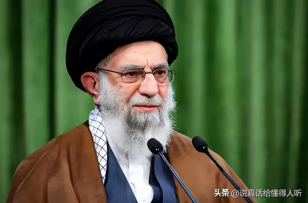 哈梅内伊眼里有种淡定，他儿子眼里有种拘谨不安和不自信