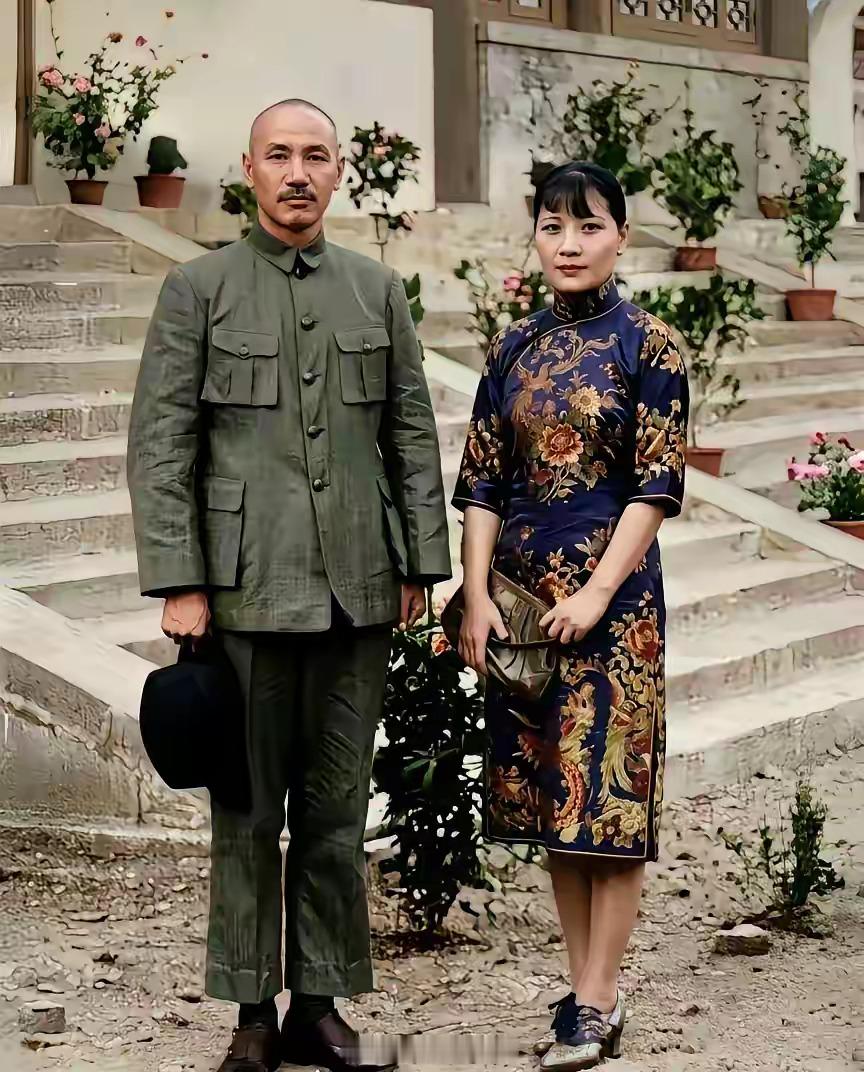 1927年，婚后“回门”的蒋介石和宋美龄。