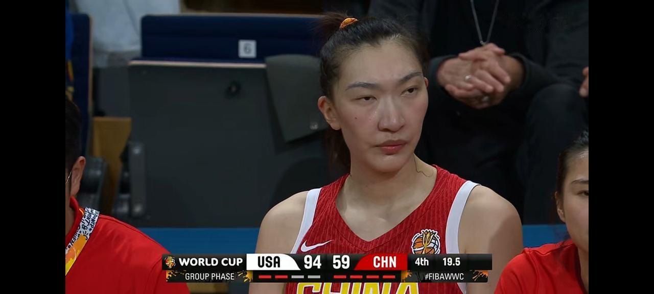 王思雨轮休，韩旭11分10板中国女篮33分惨败美国女篮。就这状态感觉未来2场很悬
