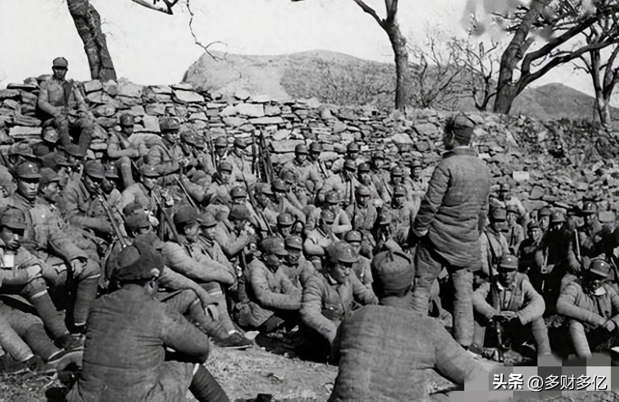 1947年，孟良崮山脚下的一名华野侦察兵，在枪炮间歇中听见岩石后传来微弱的银圆敲