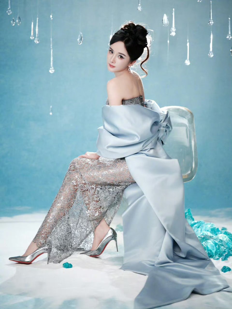 杨幂冰蓝女王 杨幂花苞头盘发 杨幂冰蓝女王！ 