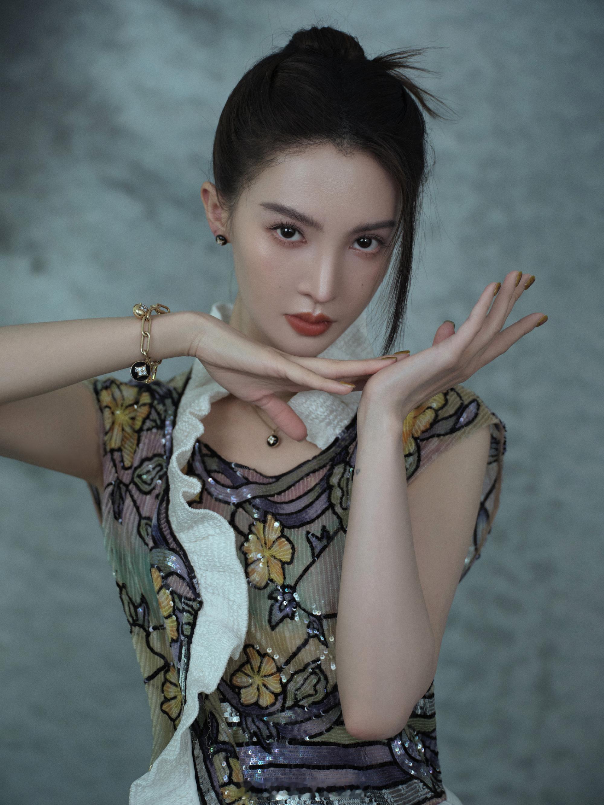 金晨摩登本色迷人风采 ​​​