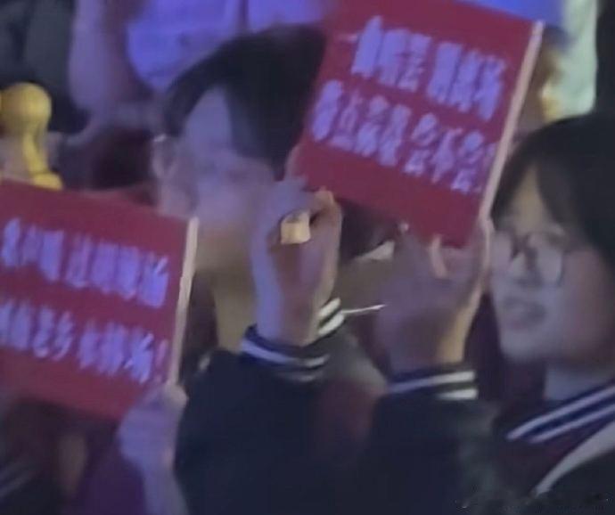 河南蒜薹多到看晚会都送来河南看晚会不白来都不白来 今年河南蒜薹的出路：送给看晚会