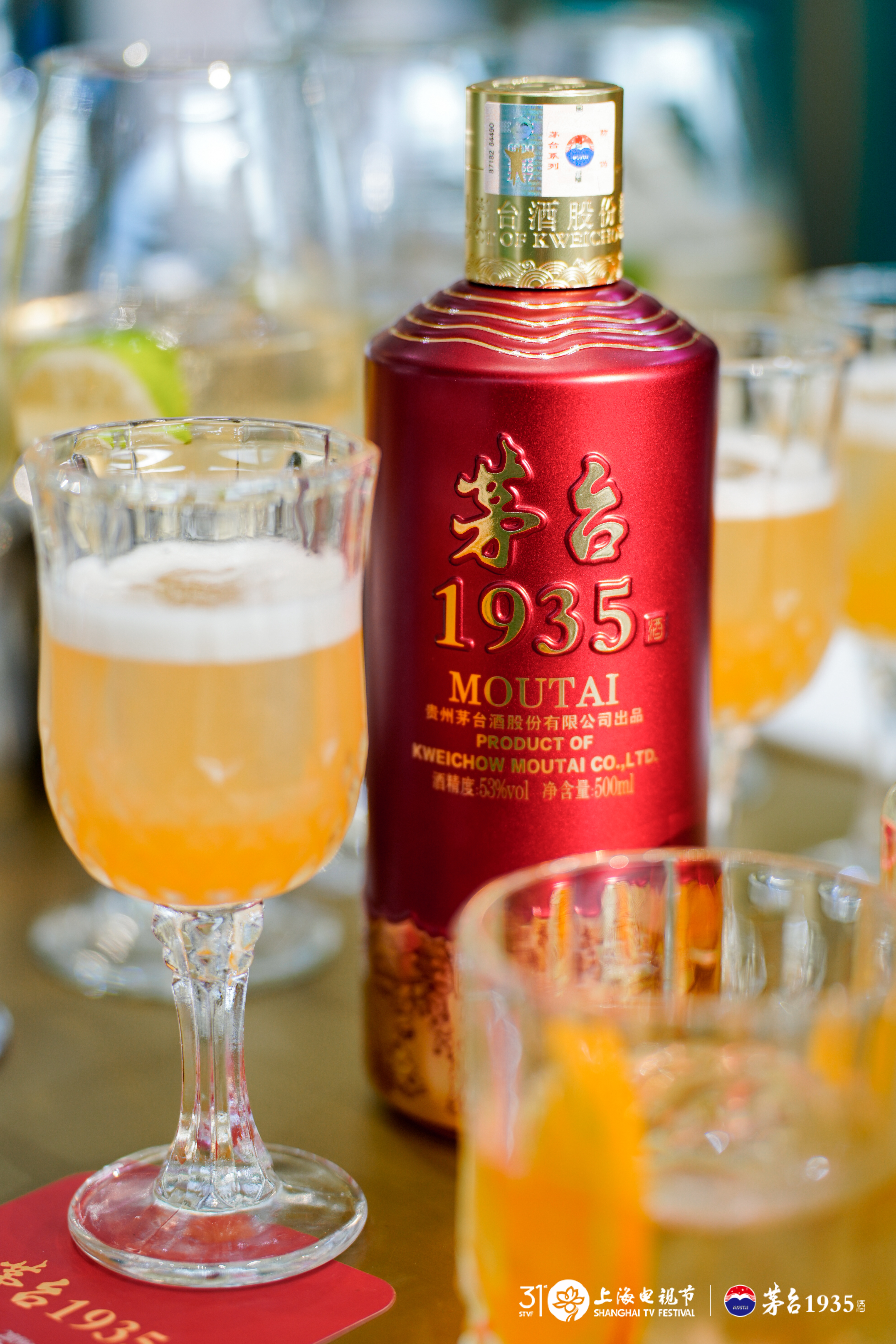 微醺界又多了一个酒搭子深夜放毒时间！刷到白玉兰郭京飞要当闫妮酒搭子的名场面，突然