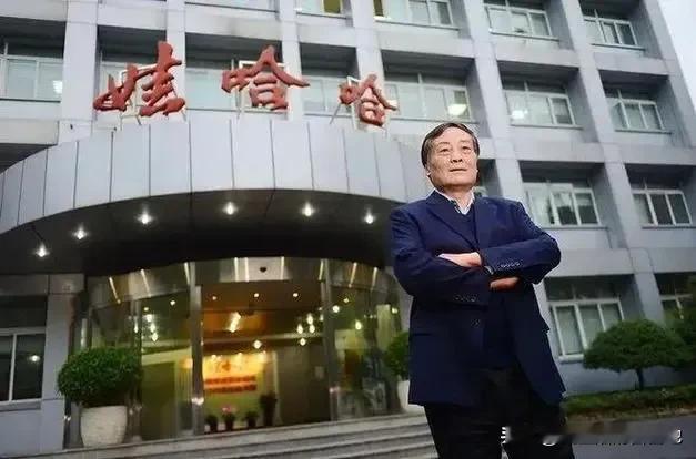 娃哈哈的商业帝国：多元产业布局的经济之道
 
在中国的商业舞台上，娃哈哈集团无疑