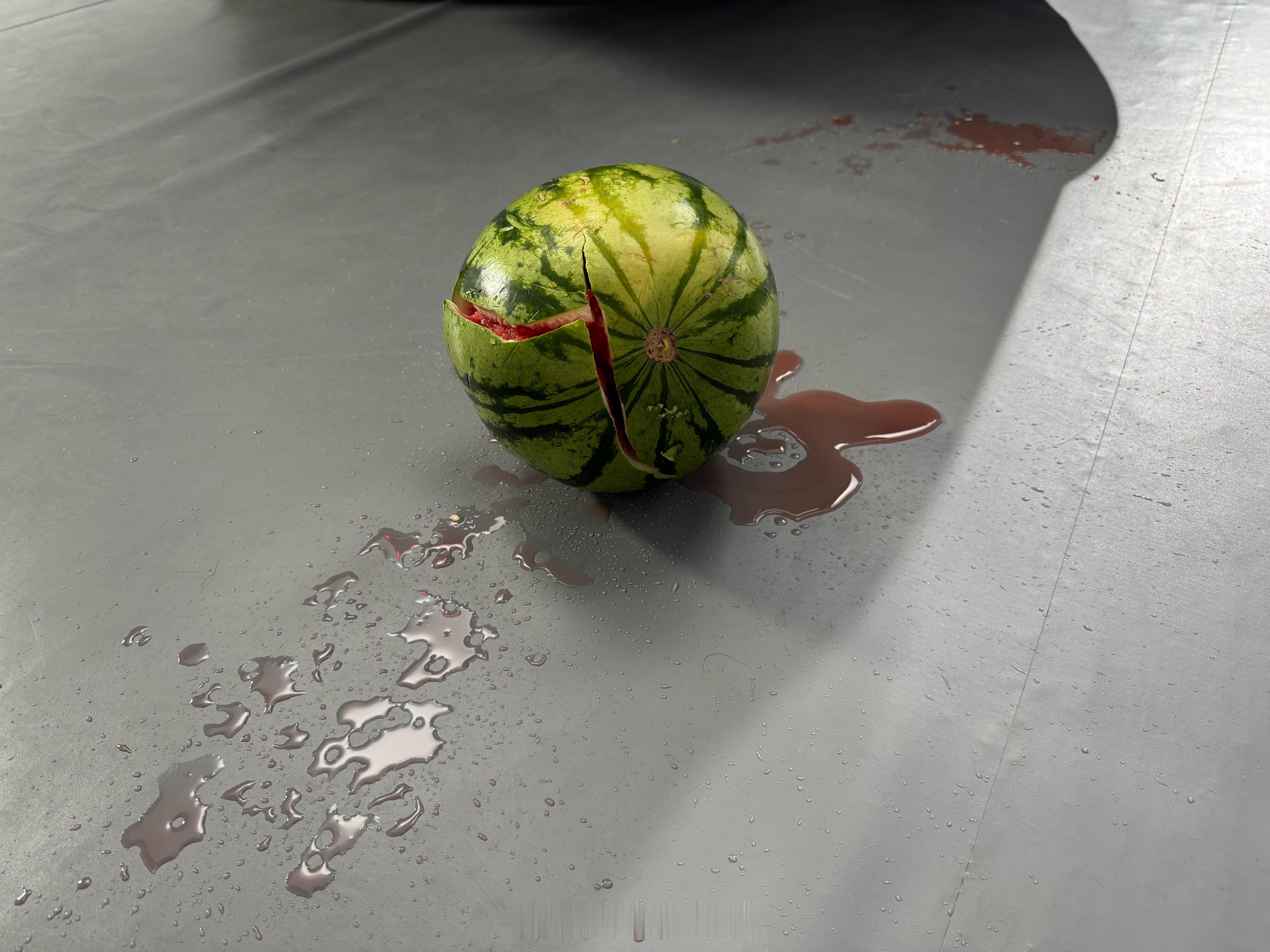 出大事了！在小鹏G7的静态品鉴会现场，的瓜破了[允悲][允悲]邹总买电车啦小鹏g