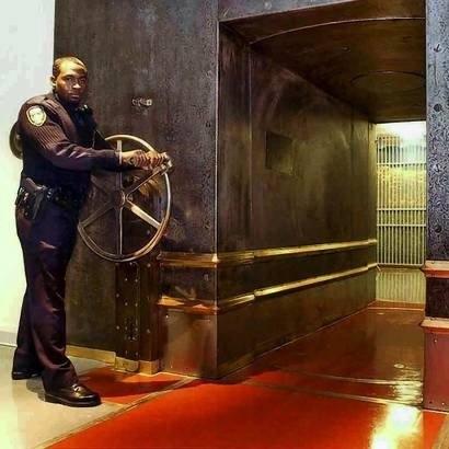 法国刚刚将其在纽约联邦储备银行的所有剩余黄金全部撤出运回法国。

2025 年 