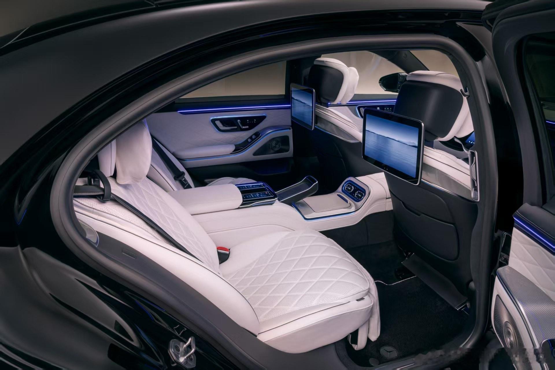 奔驰新s级正式亮相，这个外观和内饰个人觉得真的挺好看的，也挺满足用户需求的，在国