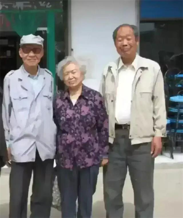 1979年，姚连蔚带着一纸调令回到了西安的昆仑机械厂，彻底回归了普通工人的身份。