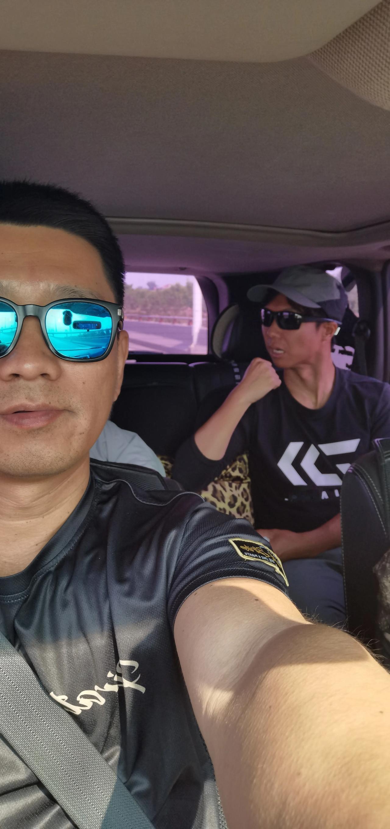 和小马同学一起约了次黑鱼，成功起货一尾奶黑！下次再约钓鱼