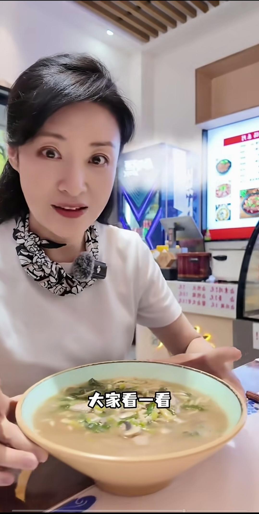 这一碗像面不是面，一看就不好吃。