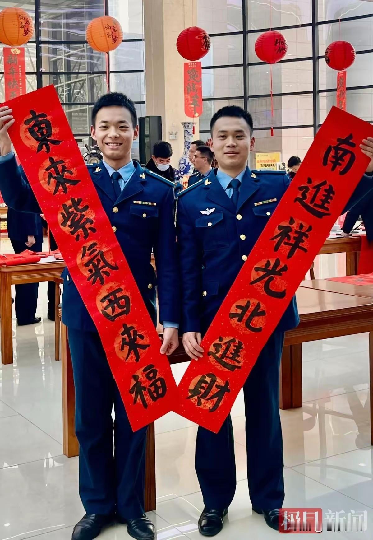 翰墨迎新春!军校学员把“福”
带回家
2月1日下午，空军预警学院图书馆开展“讲传