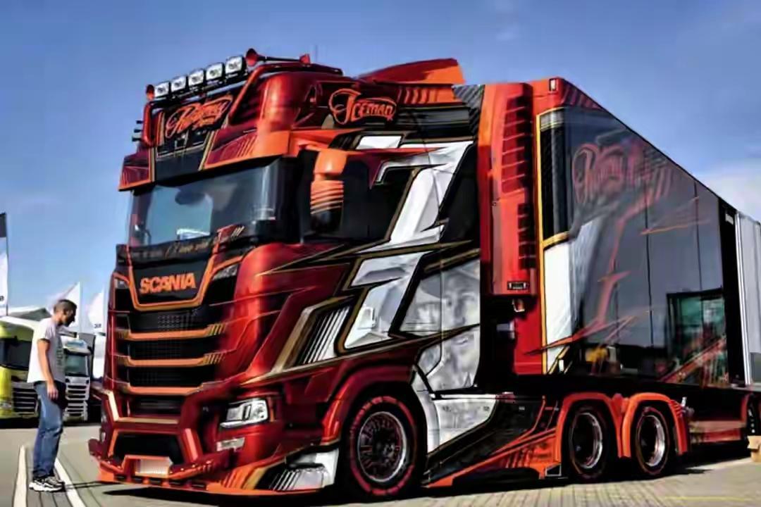 中国电动重卡，竟然比奔驰eActros 600还轻将近一吨？
德国《TRUCKE