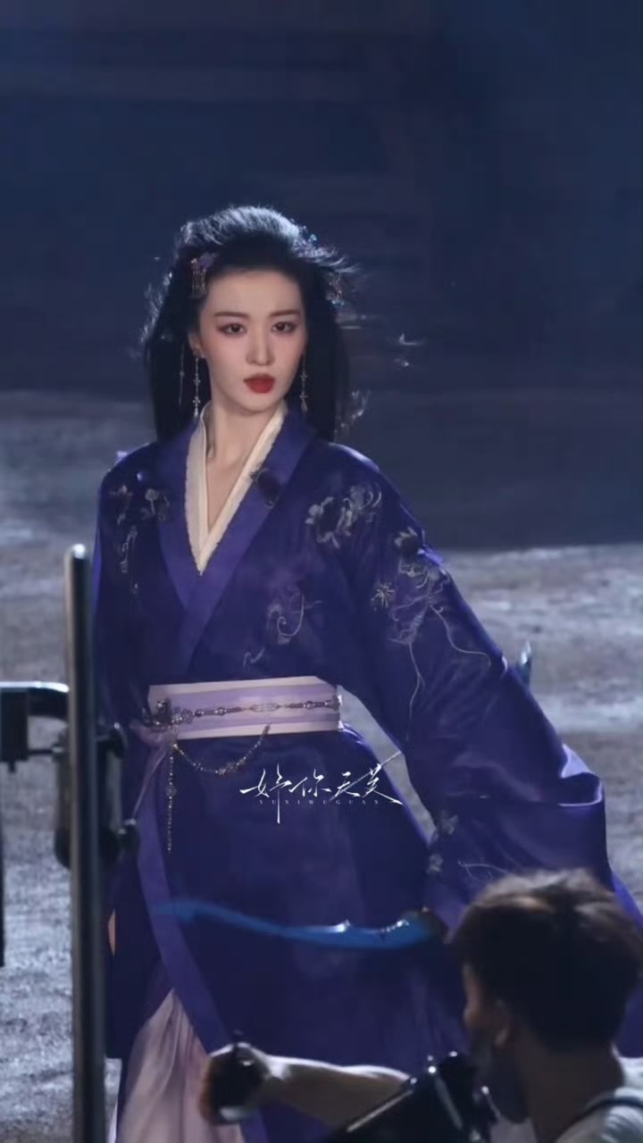 不知道为什么这个发型突然想到了表妹柳惜音后期 