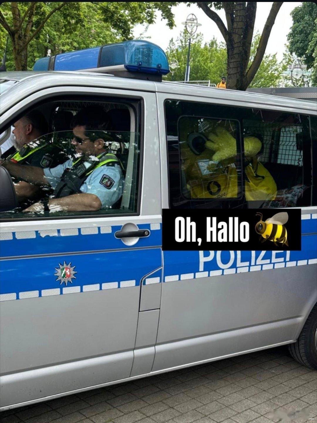 警官，这里面一定有什么误会 
