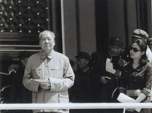 温厚敦醇，
长者风范！

前排右一这个女人是莫尼列王后，西哈努克亲王的妻子，好像