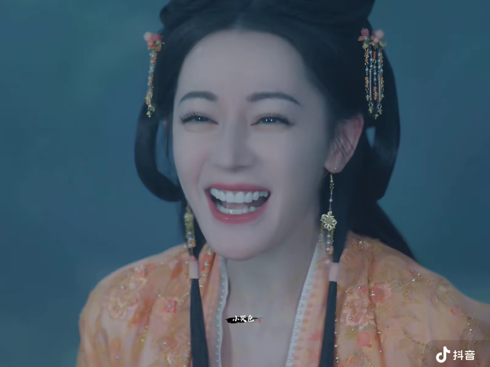 姐姐也很为杨紫拿到白玉兰视后开心吧