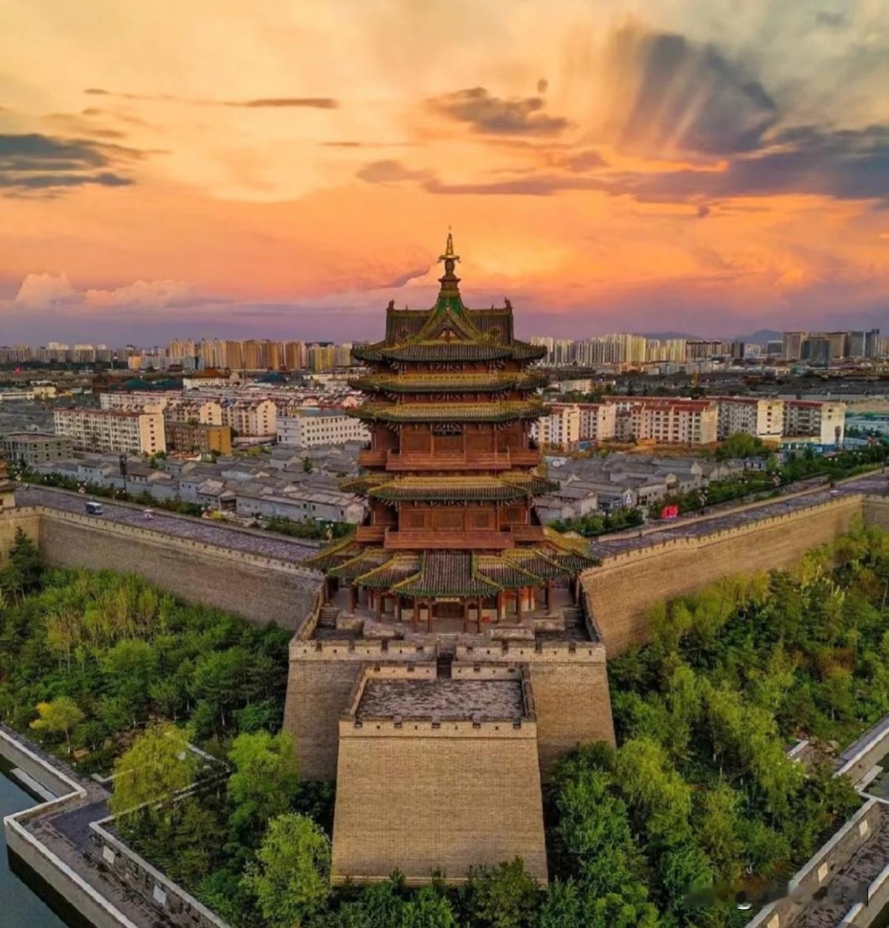 继暑期人流火爆之后，国庆节的大同再次迎来很多游客。大同文旅也是超级给力！
大同这