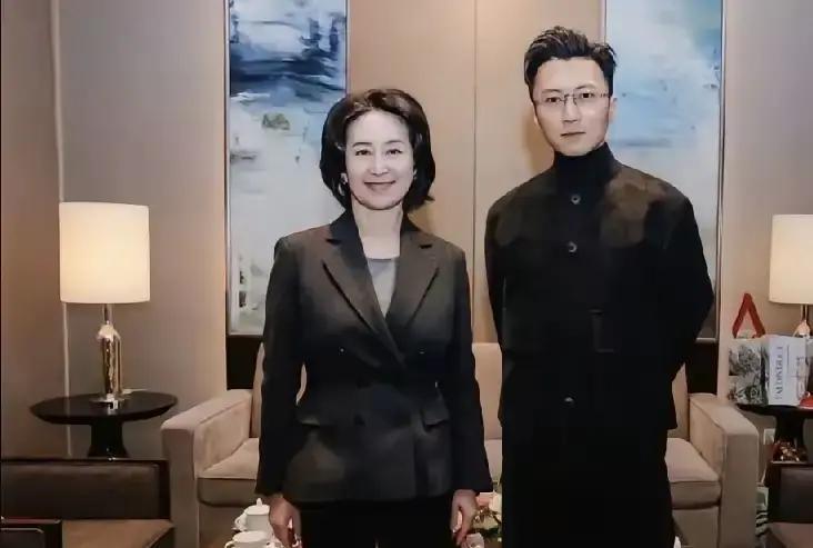 伺候明星吃饭，发现他们最在意的根本不是菜。
 
哈尔滨宴会后台，我端盘子时撞见李