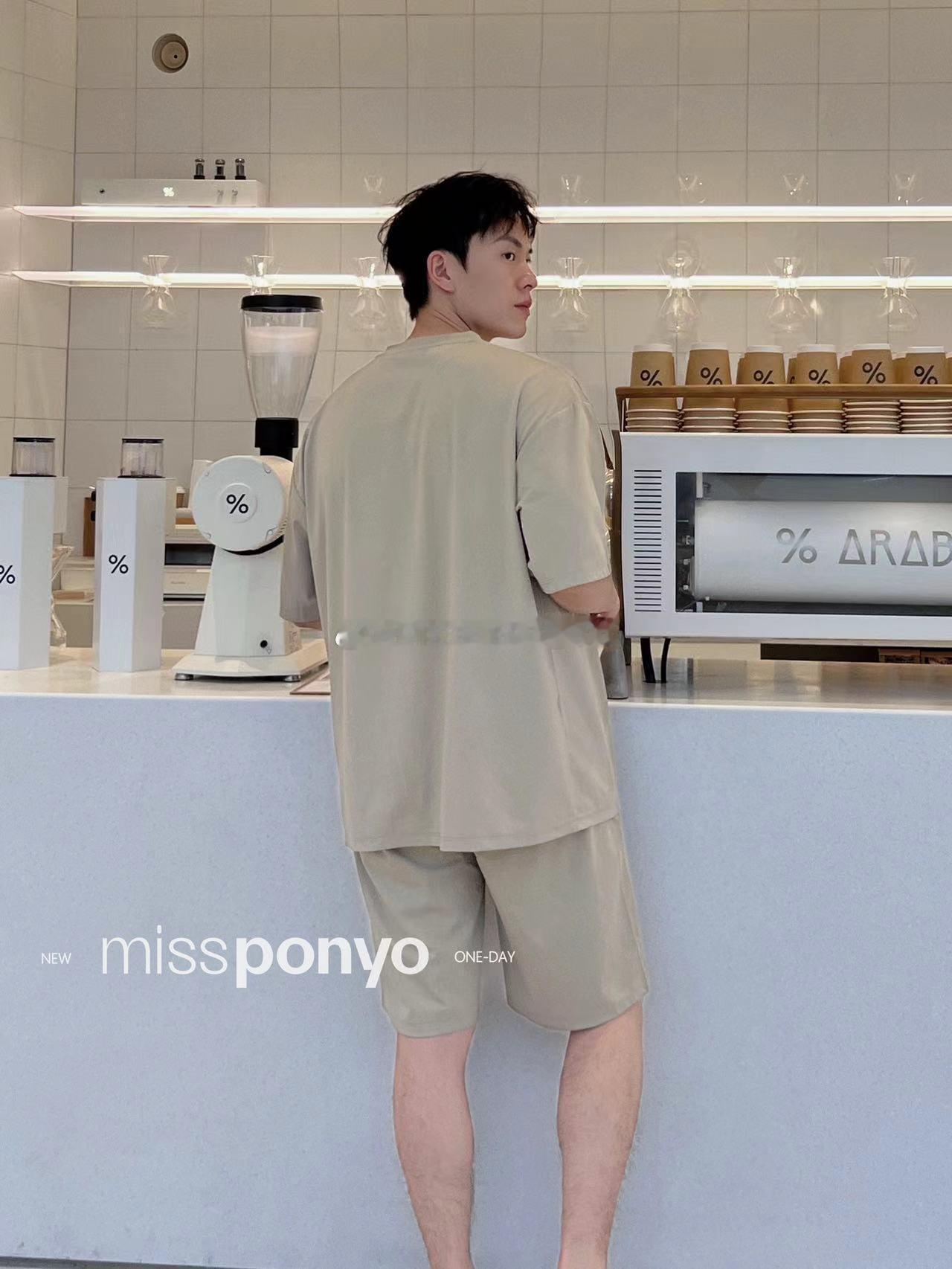 穿上一朵棉花心情也变得蓬松柔软🤎🤍#missponyo##miss pony