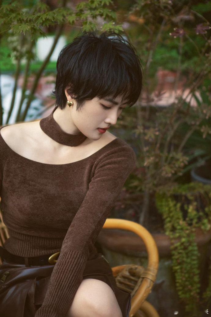 王安宇镜头下的姚安娜姚安娜王安宇二搭状态很难不爱王安宇镜头里的姚安娜，二搭同框状