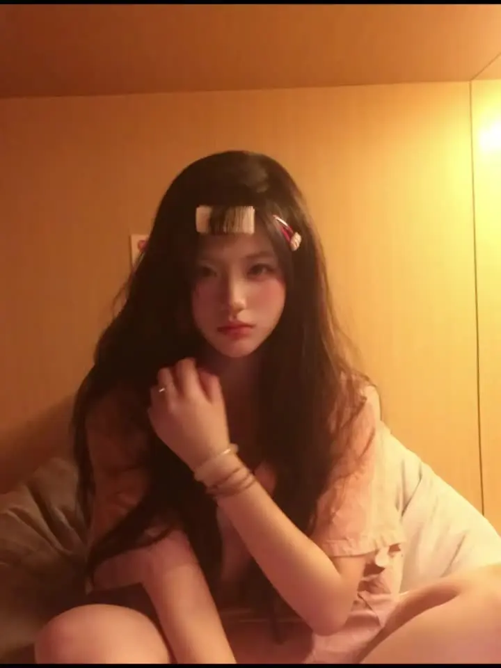 亲爱的 我不要你灰蒙蒙的 我要你明媚似骄阳自由且善良