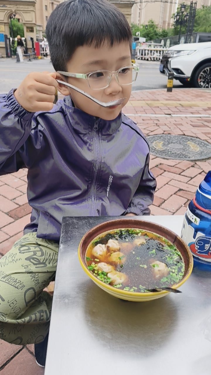 一进入高温就会人品消失昨天还好闺蜜说最近好容易和姐弟俩发火，她说她也刚教训完孩子