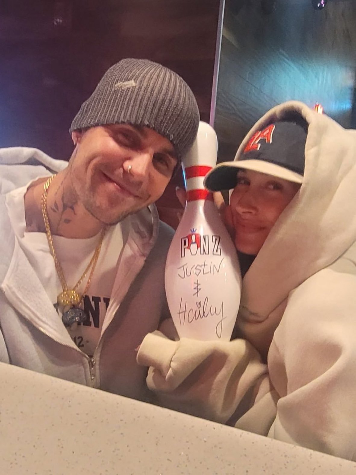 【pic】和Hailey近日现身保龄球馆🎳JustinBieber[超话]  