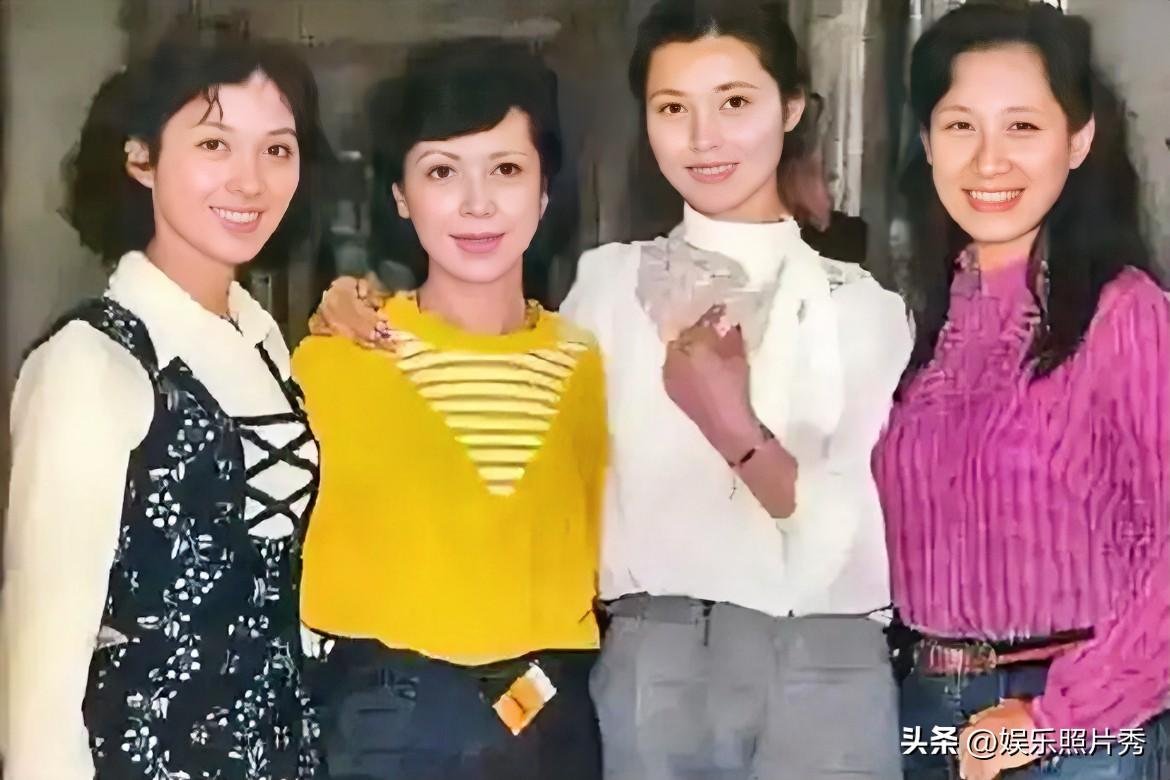 实话实说，龚雪的气质，比不上姜黎黎的“大女人”气质！

左一的龚雪，带着“小女人