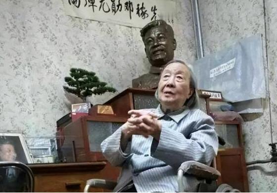 2023年8月，邓稼先的妻子许鹿希，在北京60多平米的老房里度过95岁生日！没有