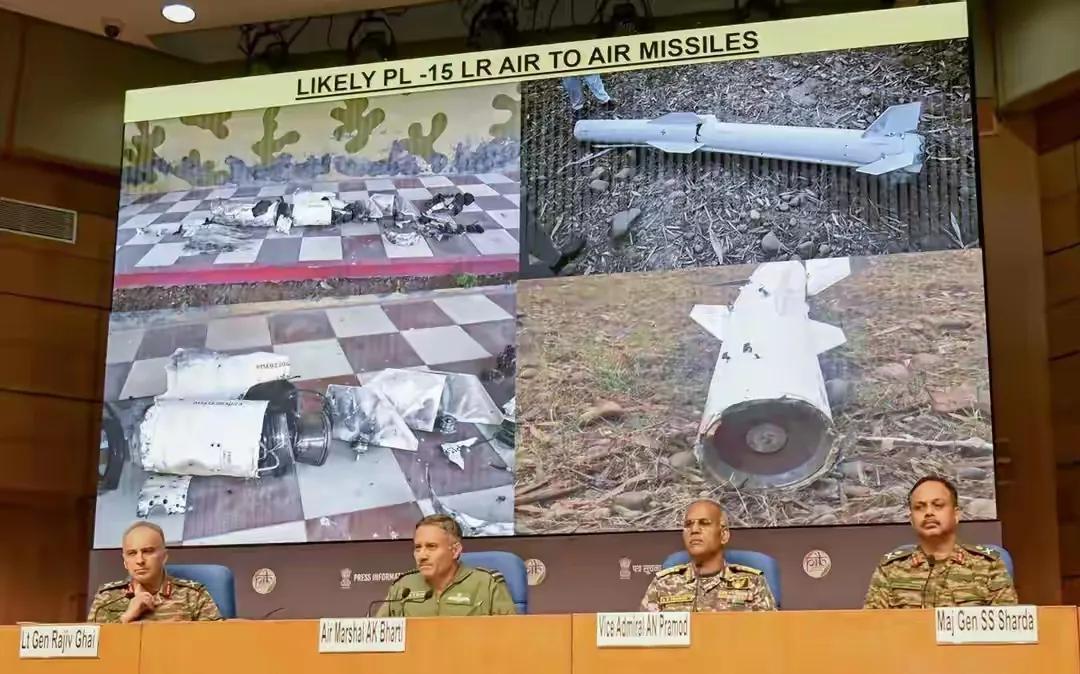 印度军工部门能够逆向研发PL—15？
        抱着霹雳-15E的碎片，就