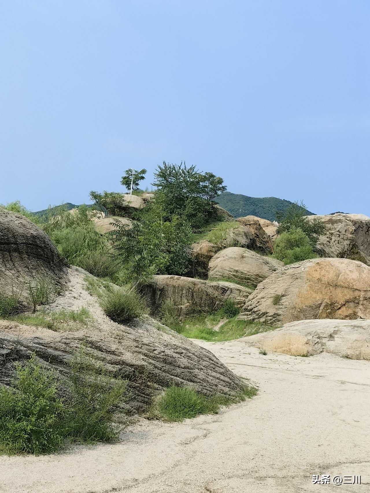 地址：天津市蓟州区官庄镇挂月庄村，地处盘山脚下，距离盘山景区约4公里