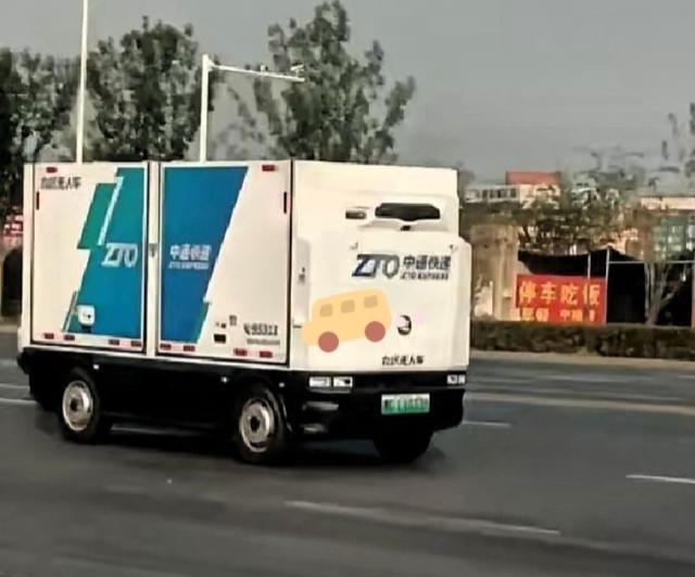 清华教授柳冠中曾经怒批：满大街无人车送餐机器人，根本不是科技之光，资本正在用机器